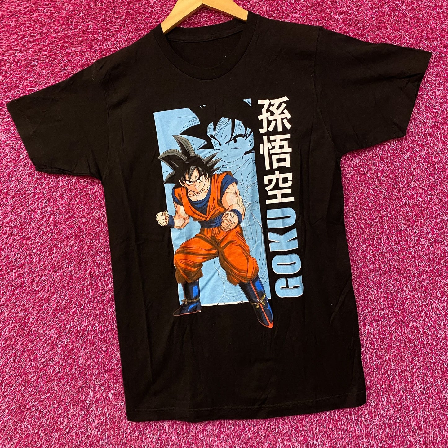 Dragon Ball Z Son Goku Graphic Design T-Shirt Small