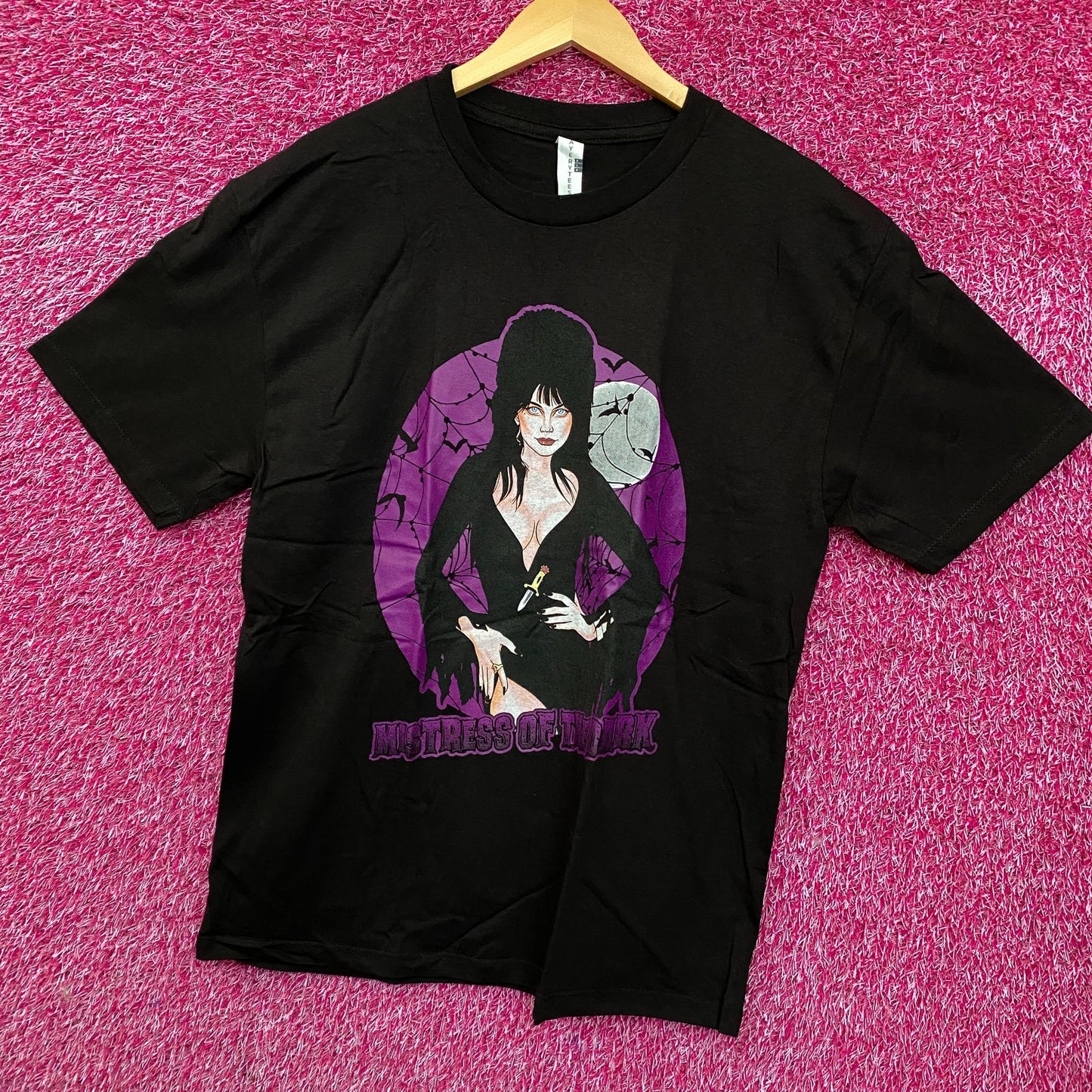 Elvira Mistress of the Dark Graphic T-Shirt Large