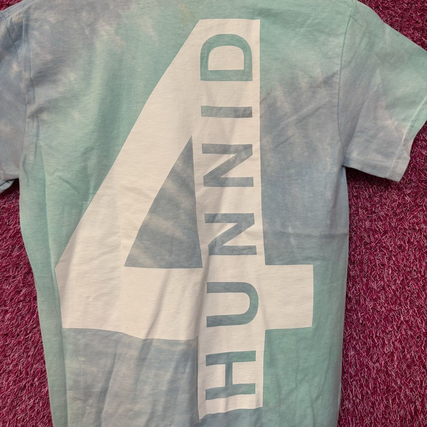 YG 4hunnid Big Logo blue tiedye Tee size small