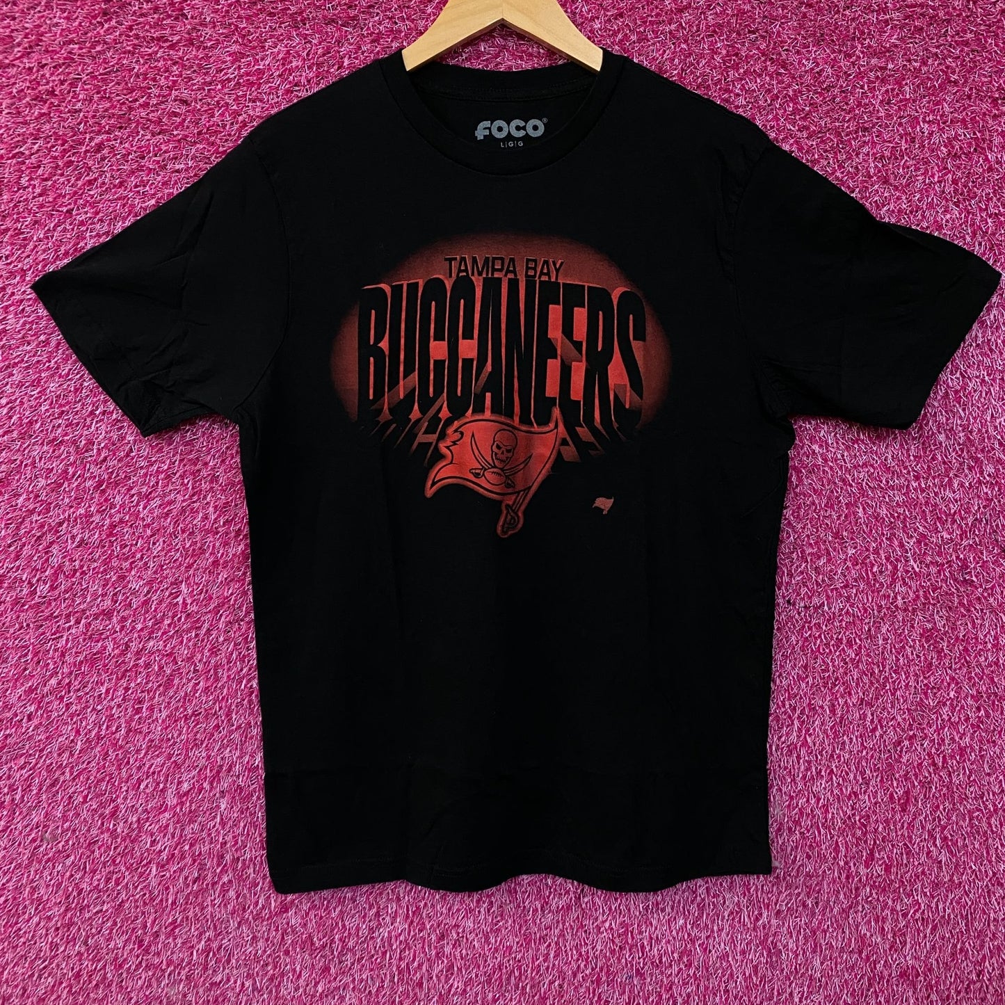 FOCO NFL Tampa Bay Buccaneer Team Logo Graphic T-Shirt Large
