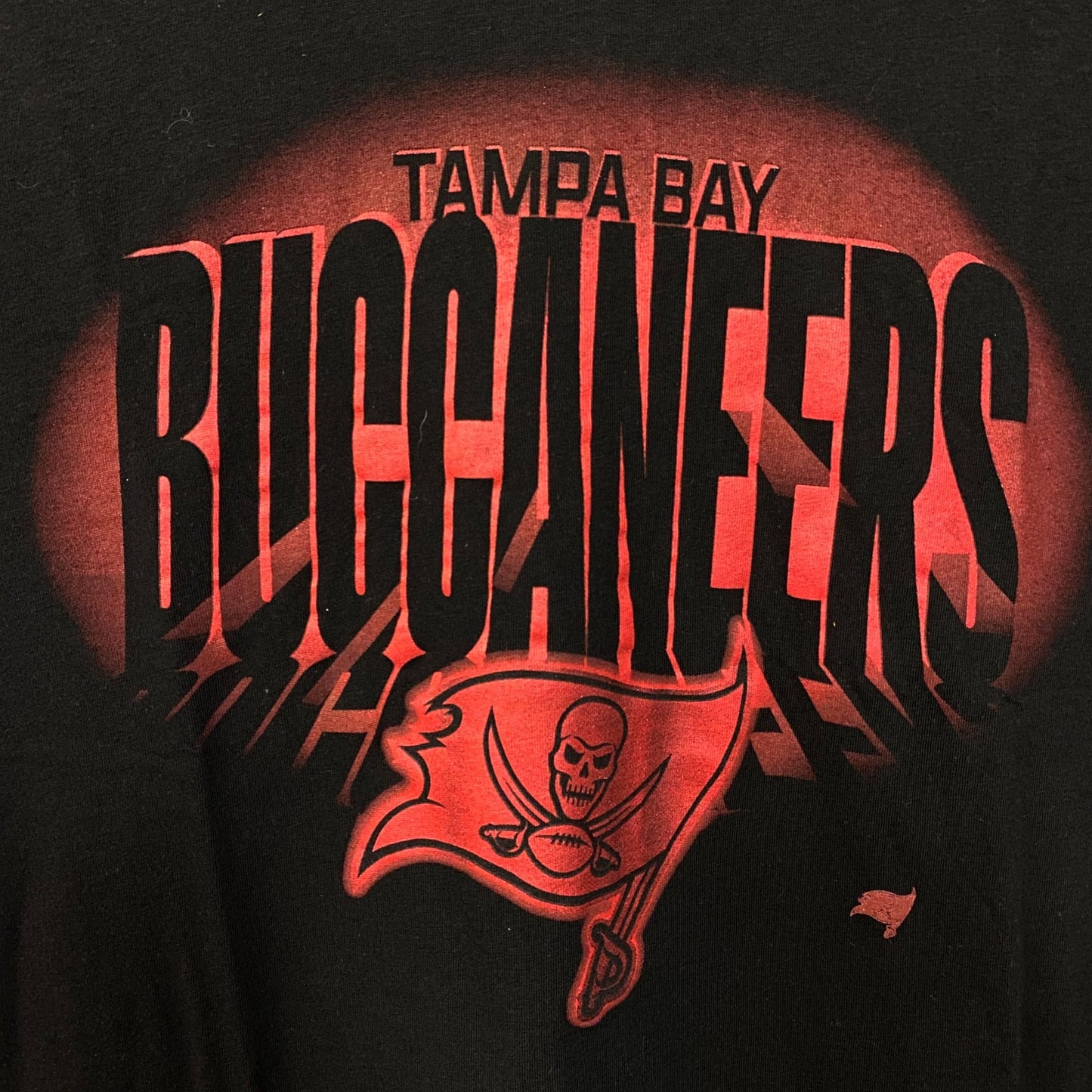 FOCO NFL Tampa Bay Buccaneer Team Logo Graphic T-Shirt Large