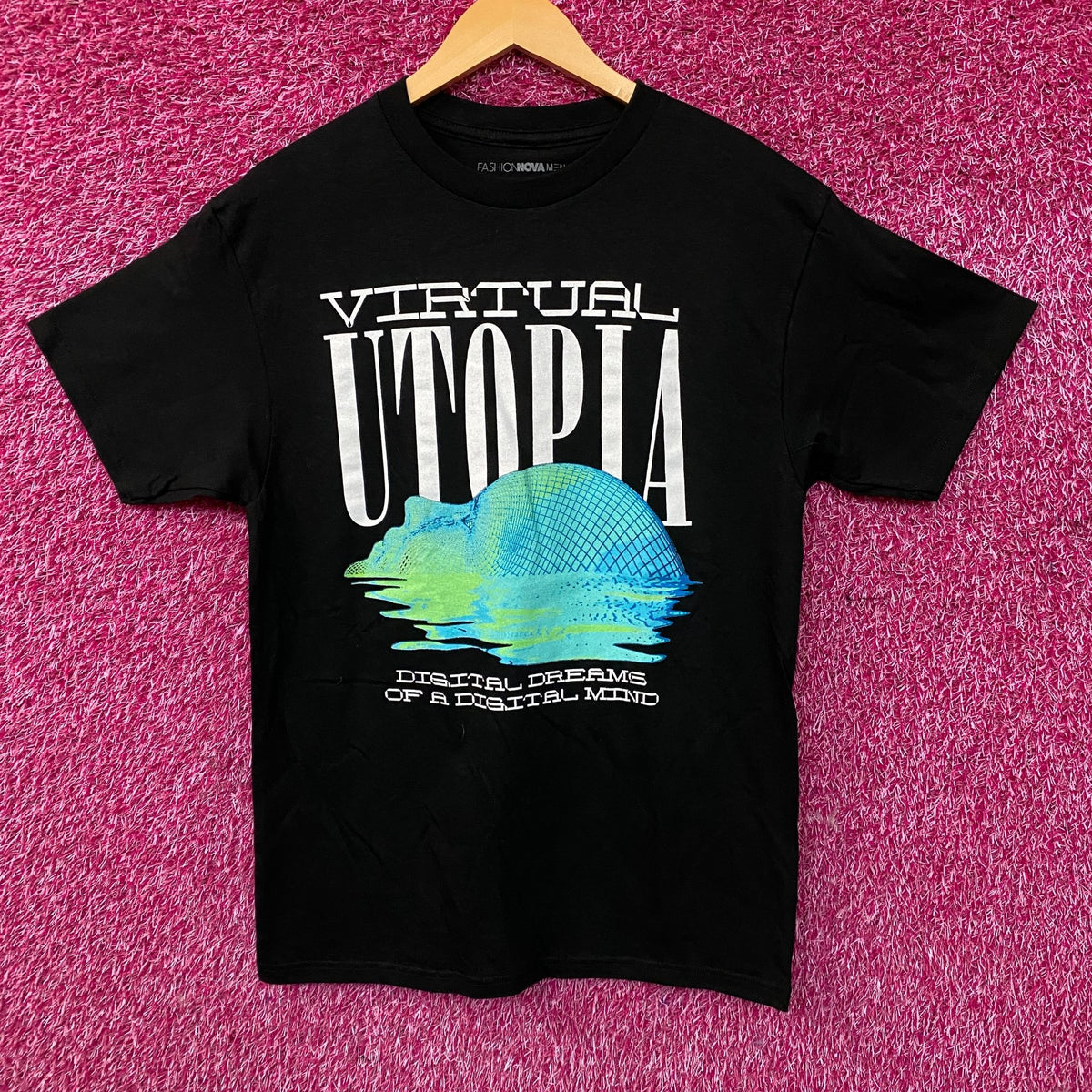 Fashion Nova Virtual Utopia Graphic T-Shirt Medium