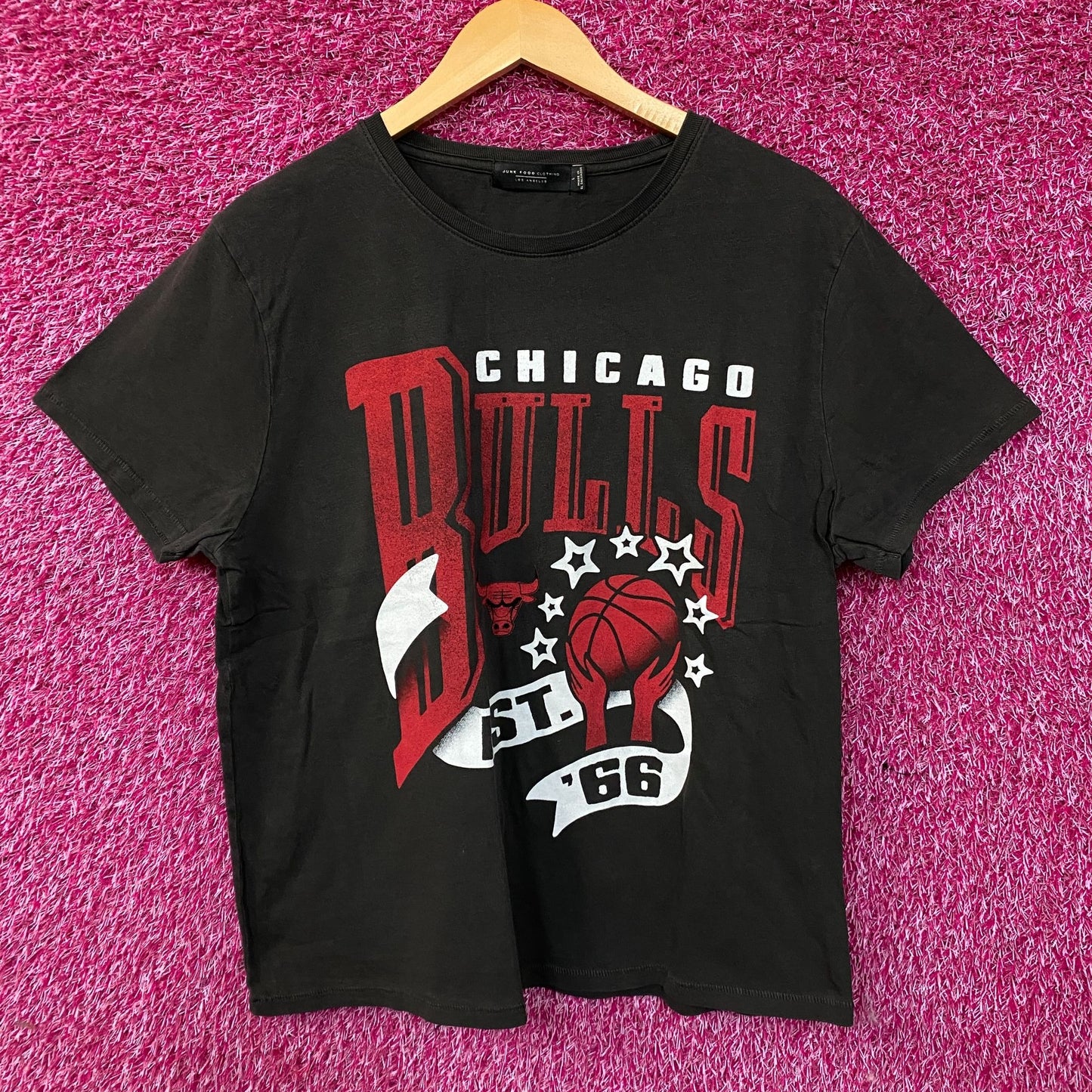 Junk Food New Era Chicago Bulls Sports Graphic Women's T-shirt Large