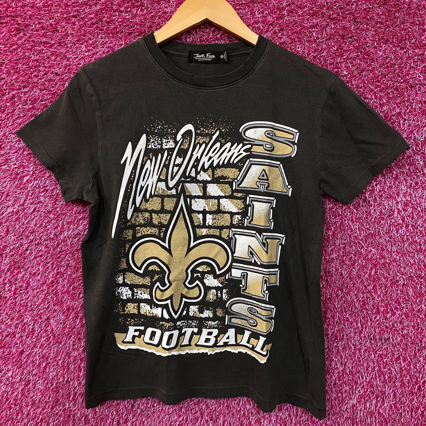 Junk Food Women's New Orleans Saints Brick Vintage Style T-Shirt XS