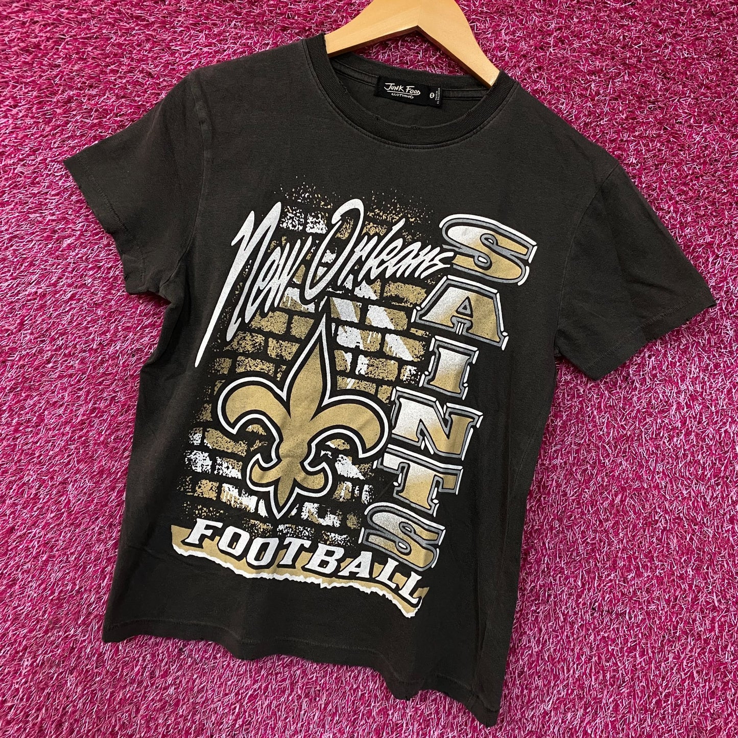 Junk Food Women's New Orleans Saints Brick Vintage Style T-Shirt XS