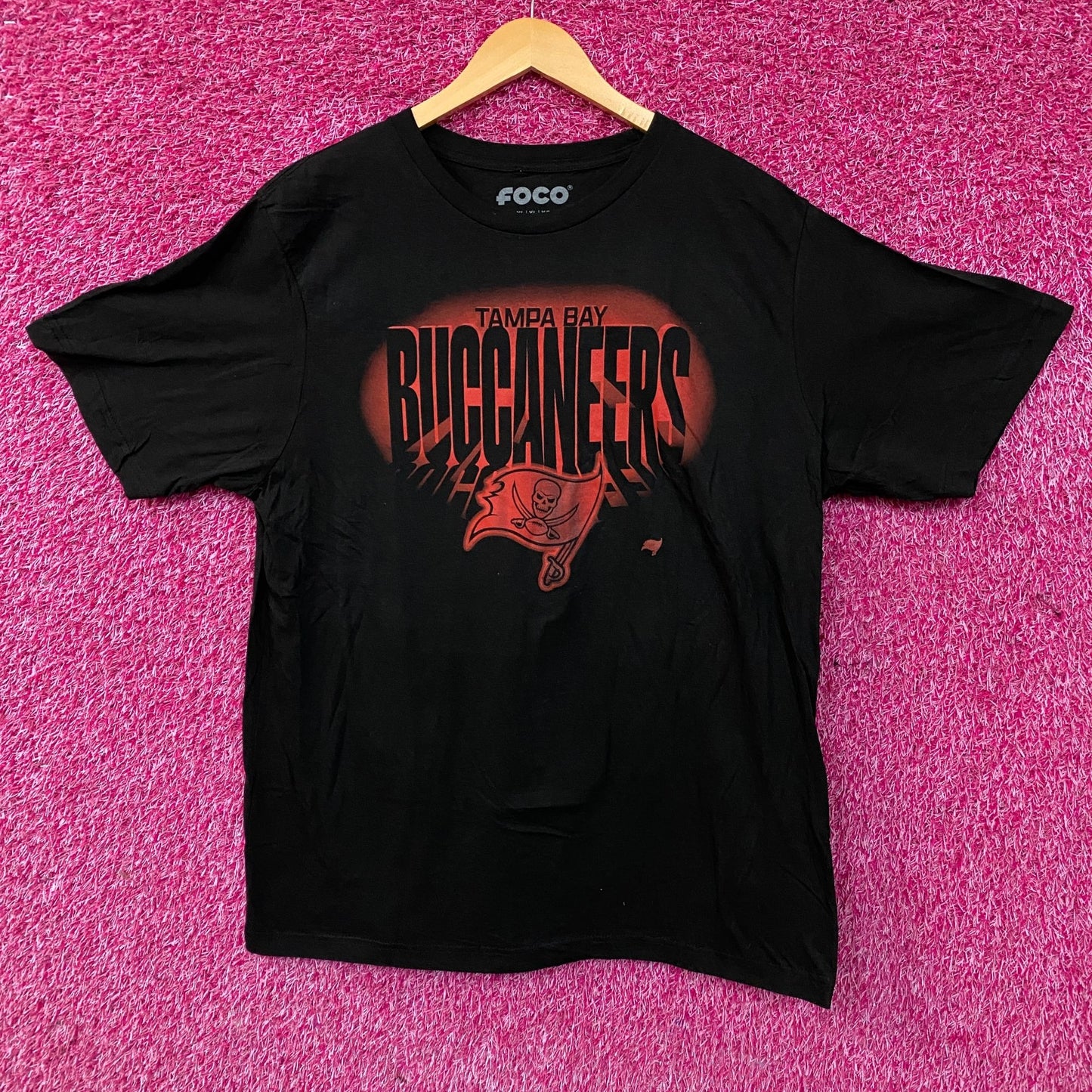 FOCO NFL Tampa Bay Buccaneer Team Logo Graphic T-Shirt XL