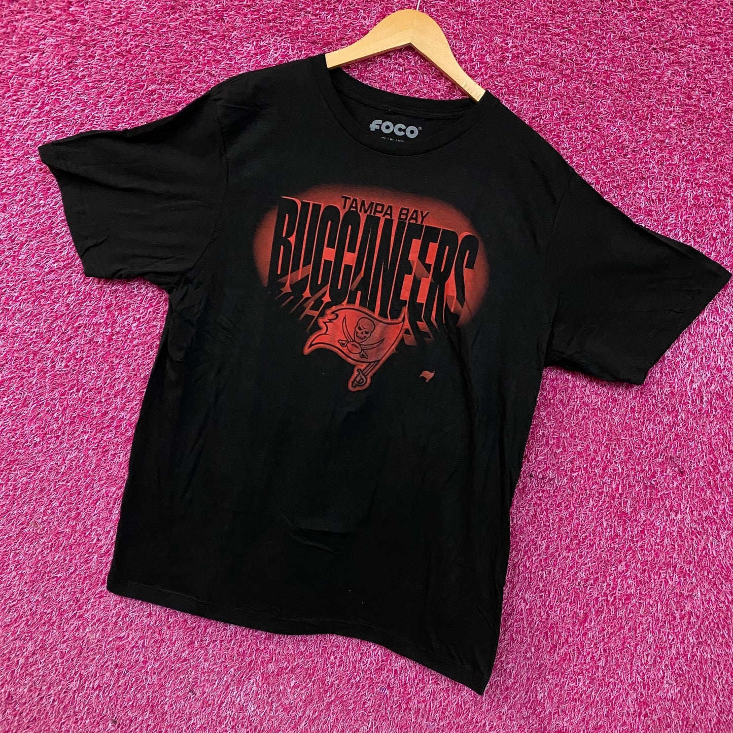 FOCO NFL Tampa Bay Buccaneer Team Logo Graphic T-Shirt XL