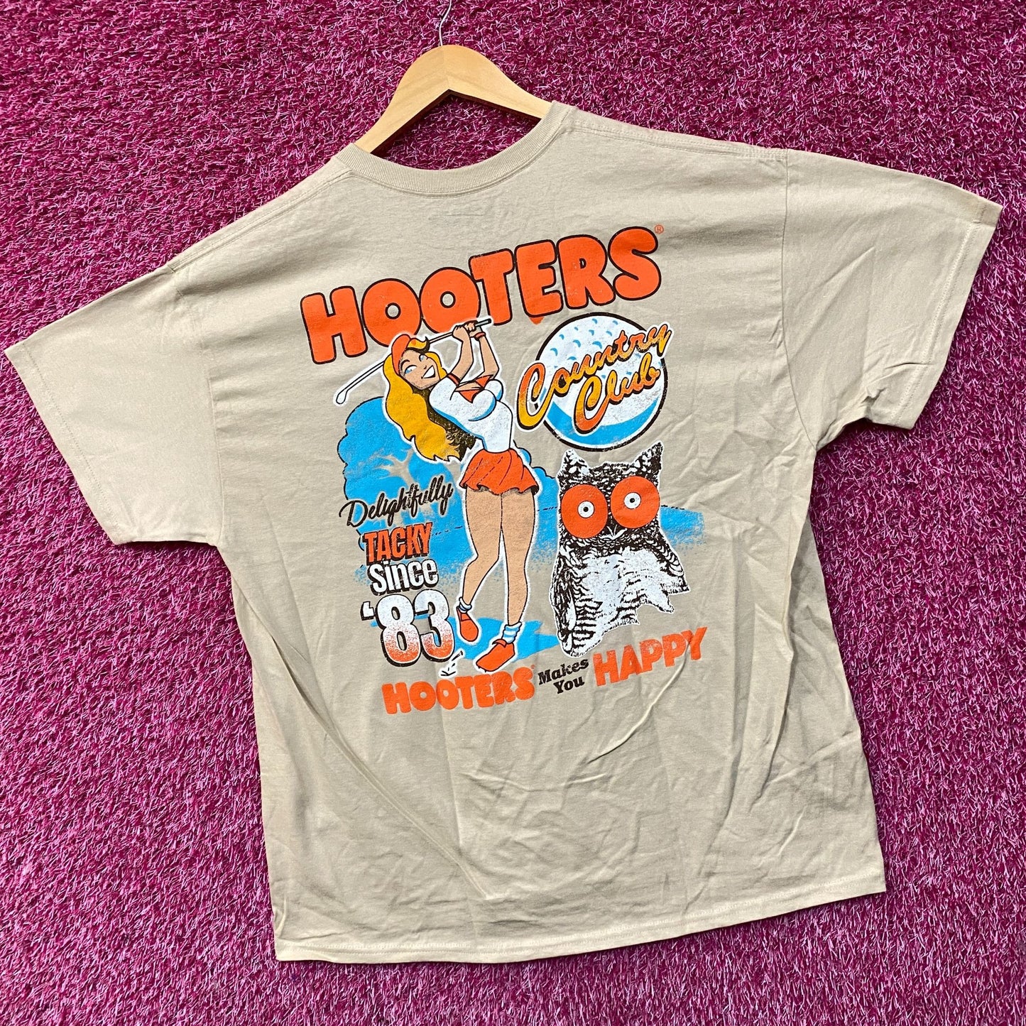 Hooters Country Club Delightfully Tacky Since 83 T-Shirt XL