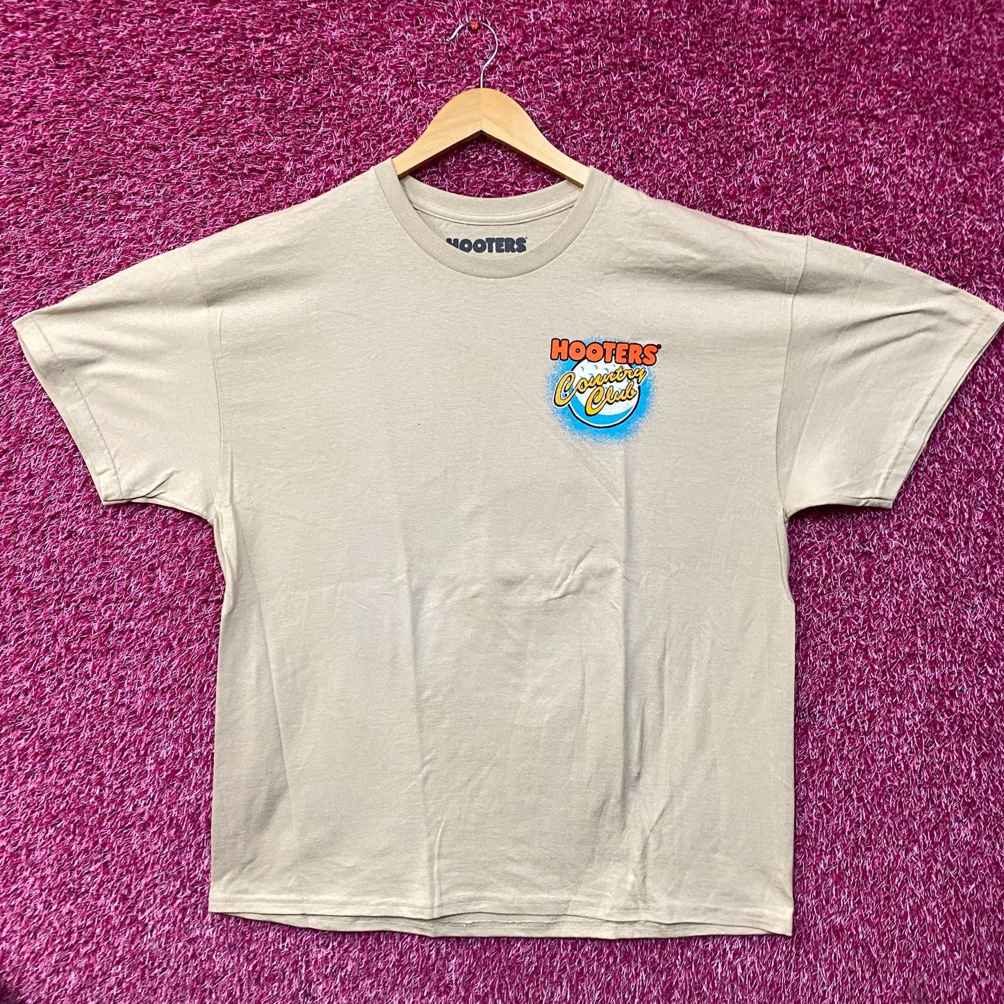 Hooters Country Club Delightfully Tacky Since 83 T-Shirt XL