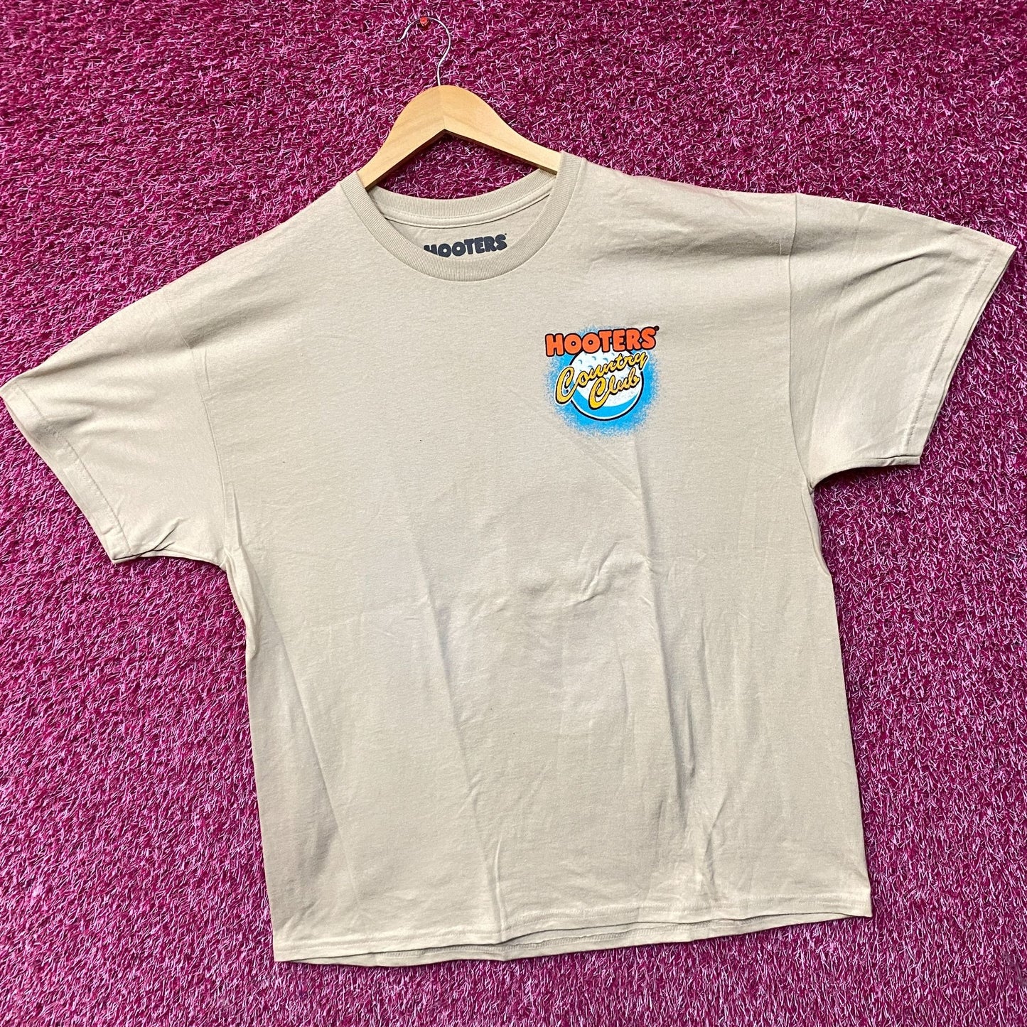 Hooters Country Club Delightfully Tacky Since 83 T-Shirt XL