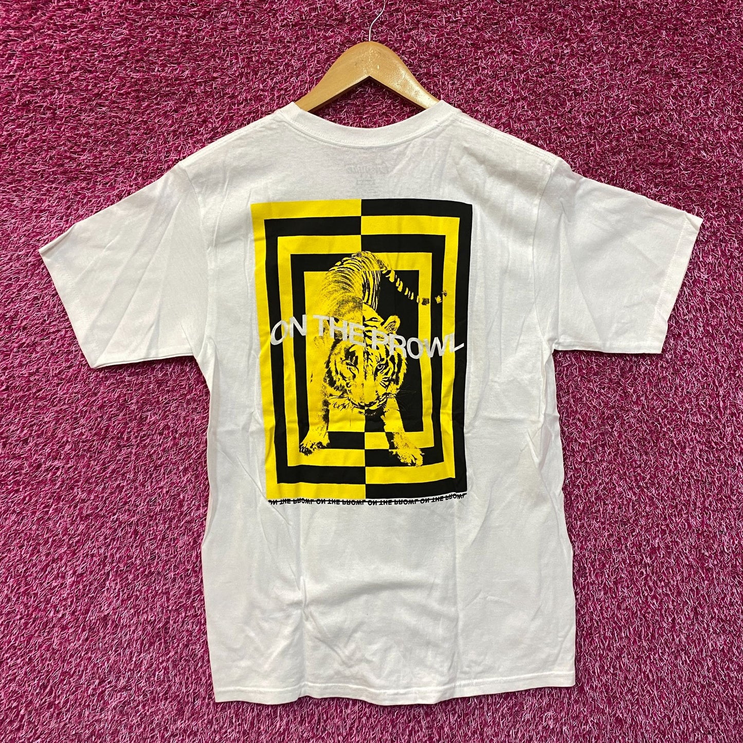 Empyre On The Prowl tiger Tshirt size medium