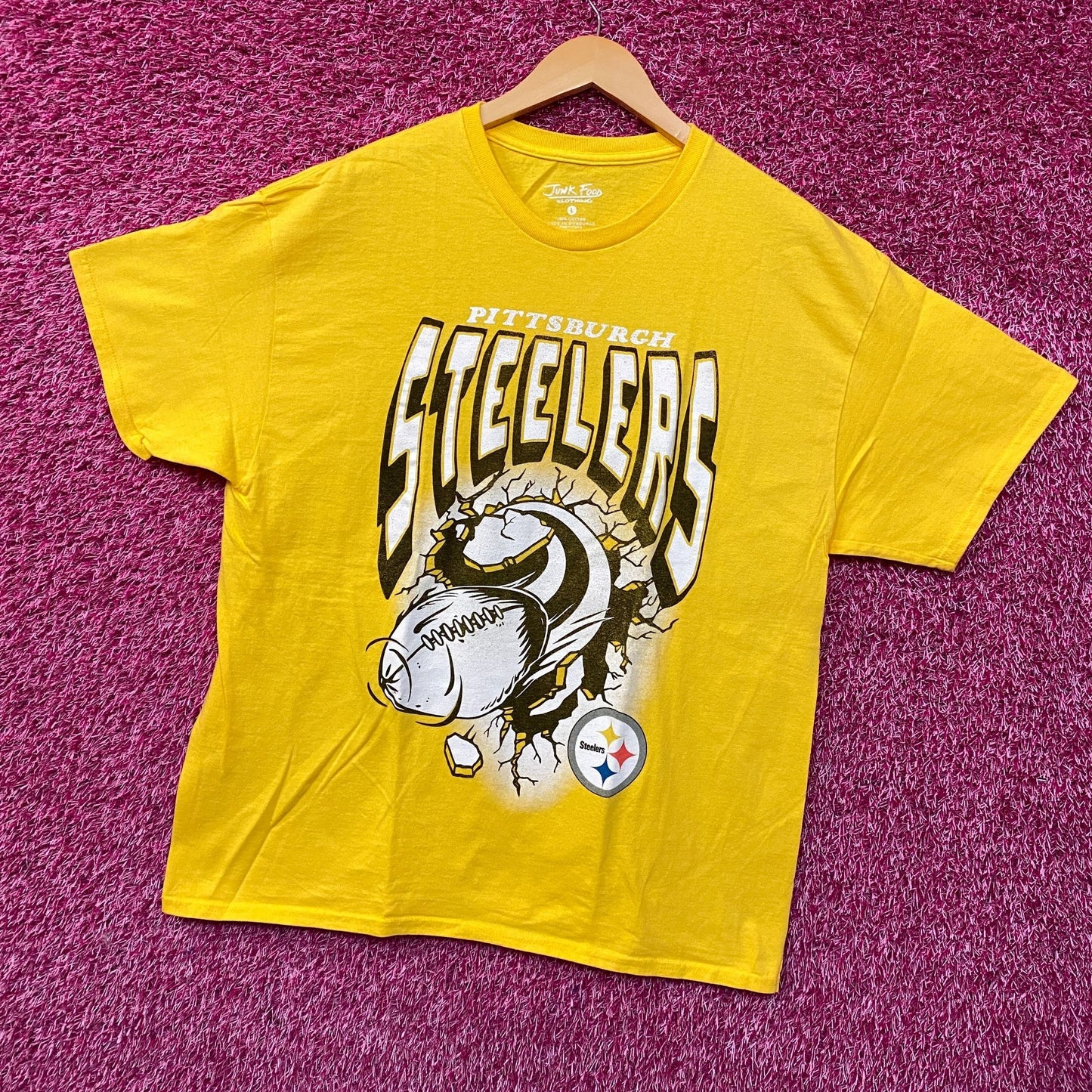 Junk Food Pittsburgh Steelers Football tshirt size Large