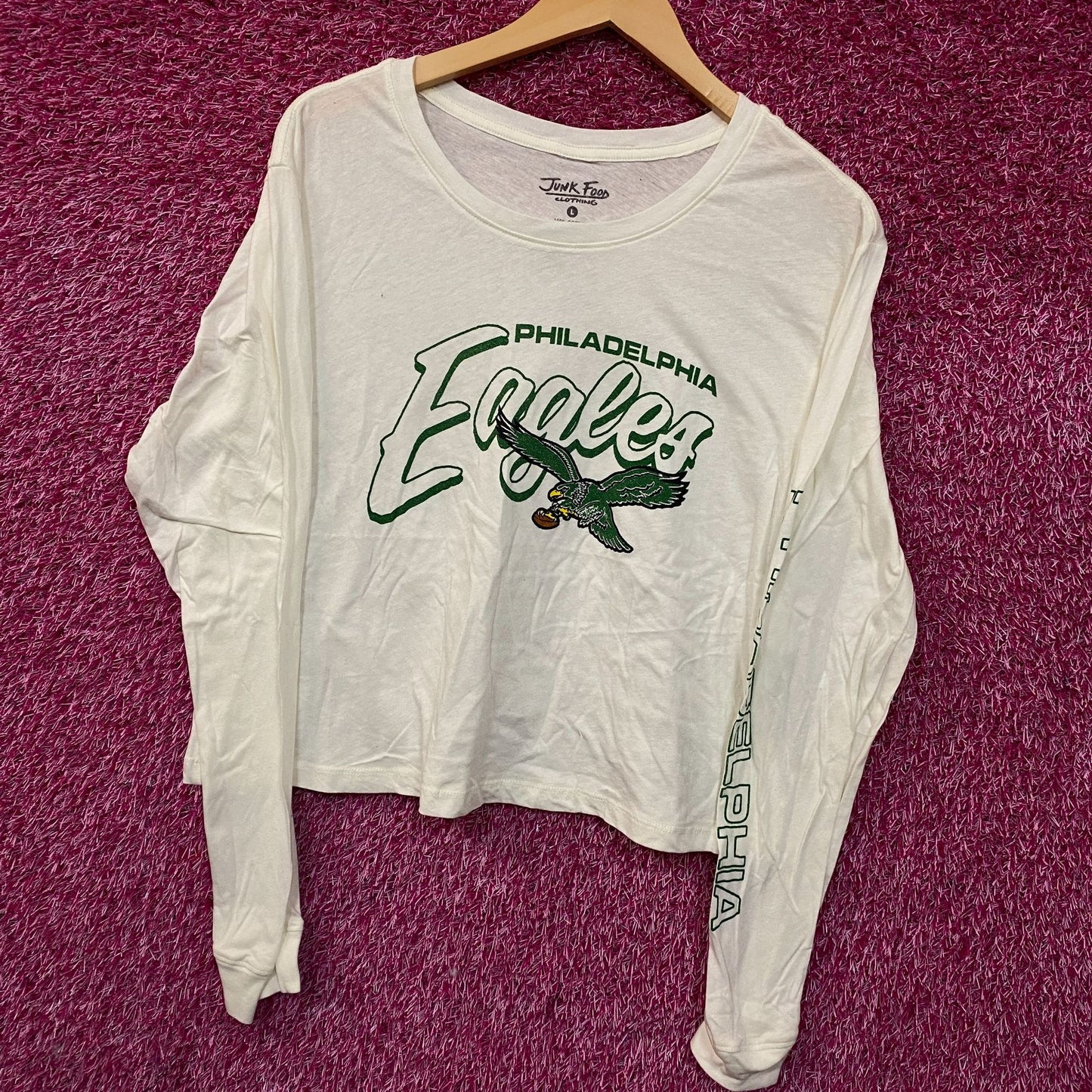 Junk Food Clothing NFL Philadelphia Eagles Touchdown Long Sleeve Cropped T-Shirt Large