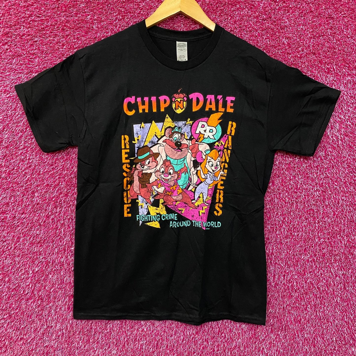 Disney's Chip & Dale Fighting Crime Around The World Graphic T-Shirt Medium