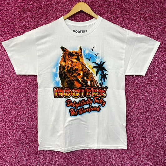 Hooters Delightfully Tacky Yet Unrefined T-Shirt Large