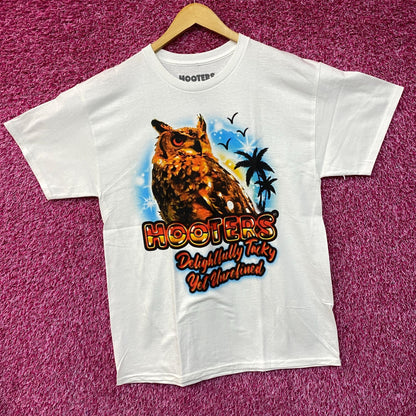 Hooters Delightfully Tacky Yet Unrefined T-Shirt Large