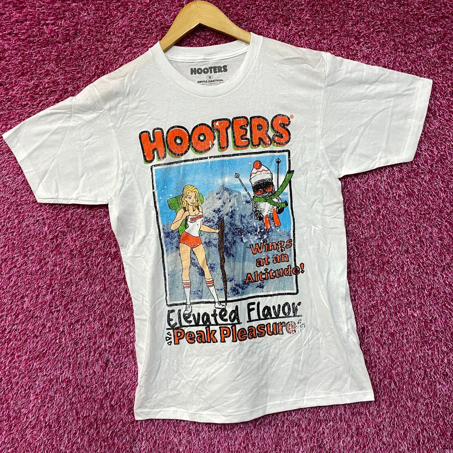 Hooters Elevated Flavor Peak Pleasures T-Shirt Medium