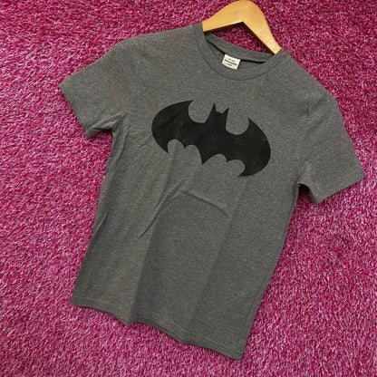 Batman Classic Bat Signal Logo DC Comics Tshirt Youth Medium