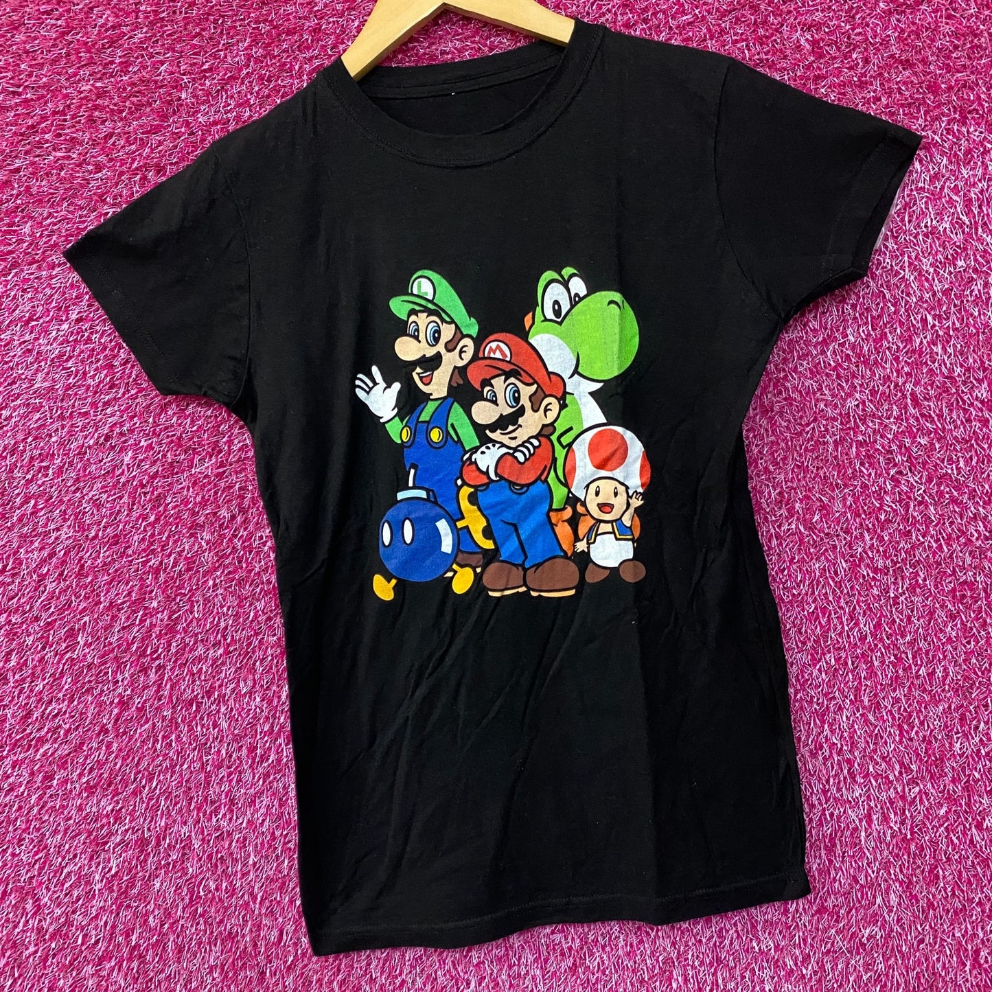 Nintendo Super Mario Theme Graphic Design T-Shirt Small