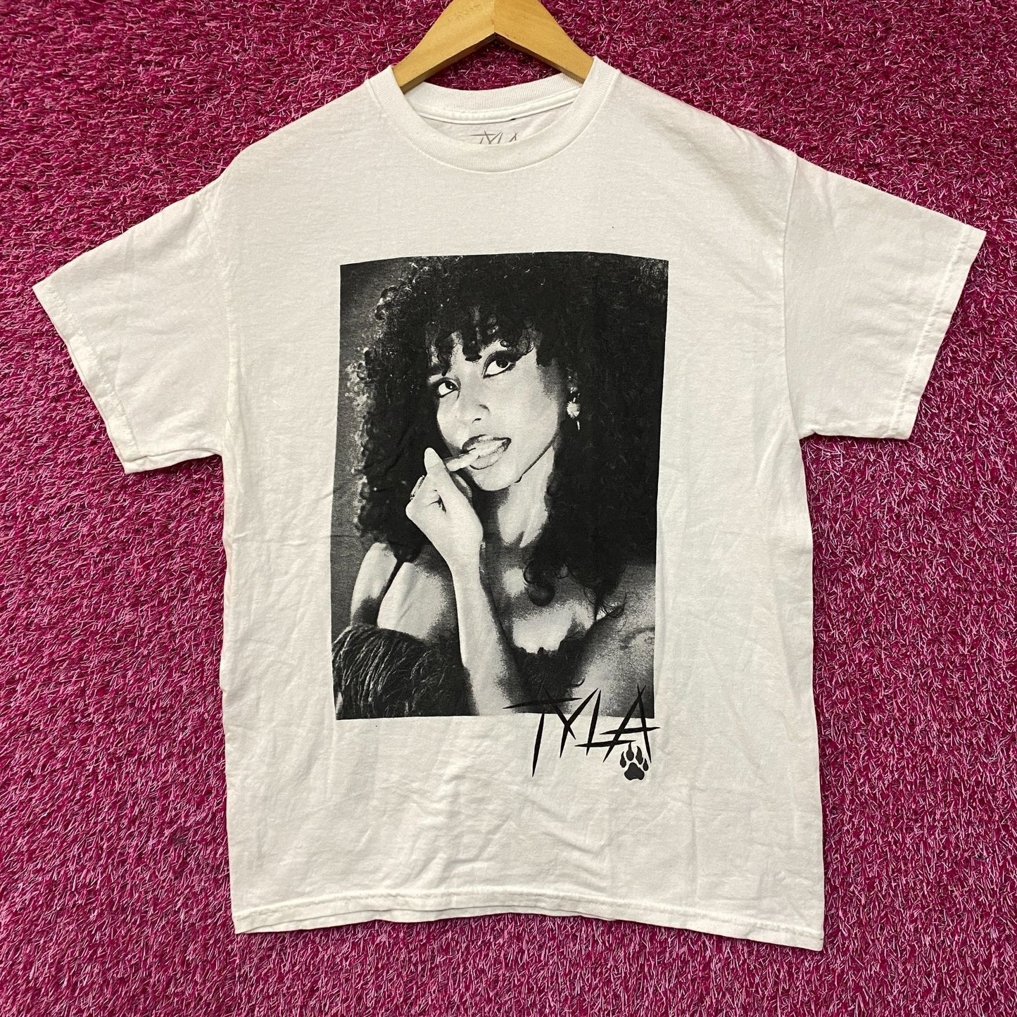 Tyla We Wanna Party Album Poster T-Shirt Small