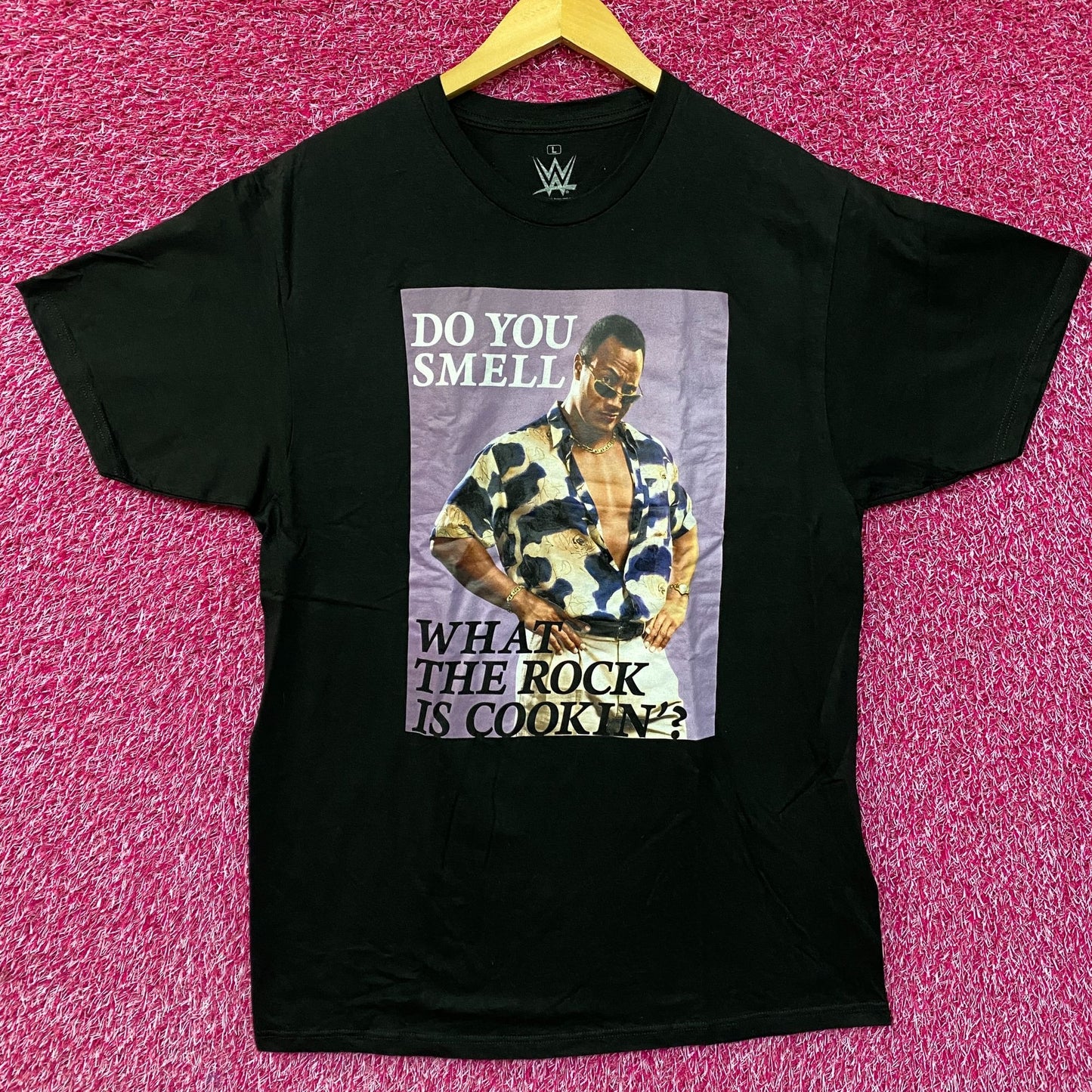 WWE The Rock 'Do Ya Smell What The Rock Is Cookin' Graphic DesignT-Shirt Large