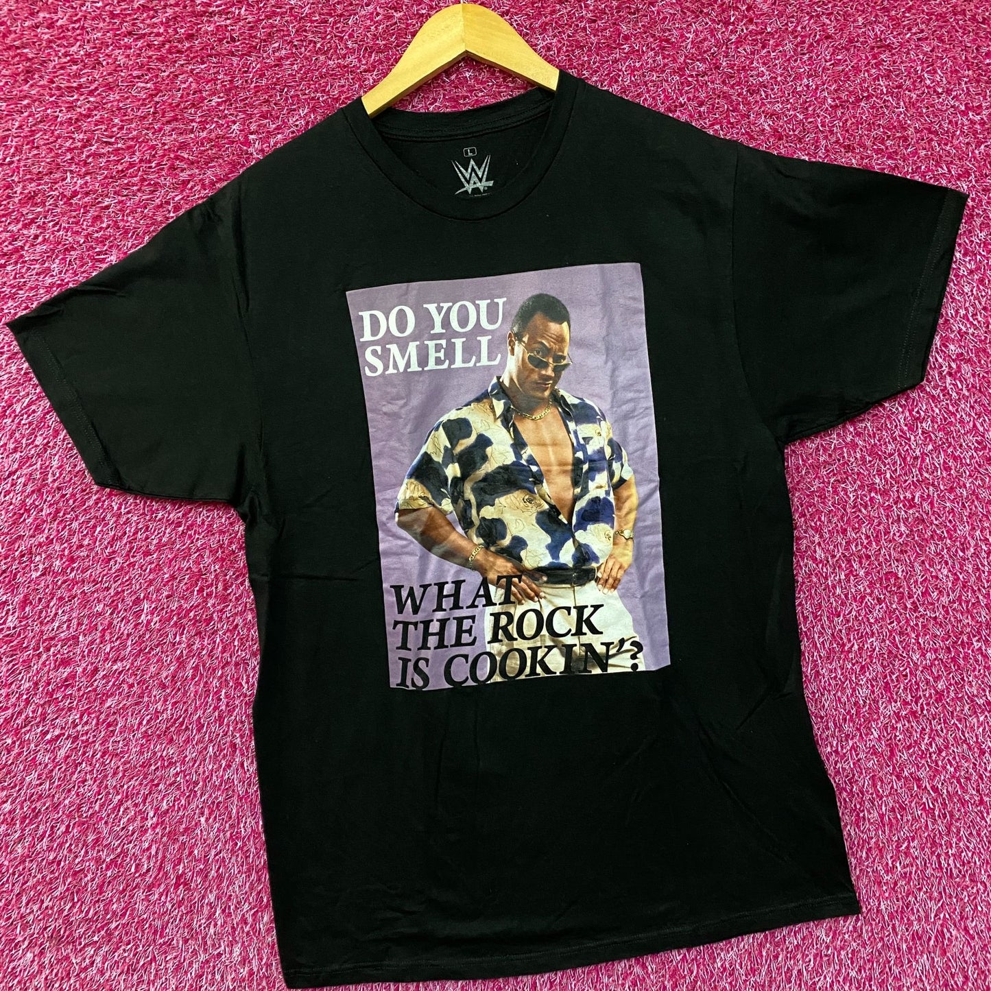 WWE The Rock 'Do Ya Smell What The Rock Is Cookin' Graphic DesignT-Shirt Large