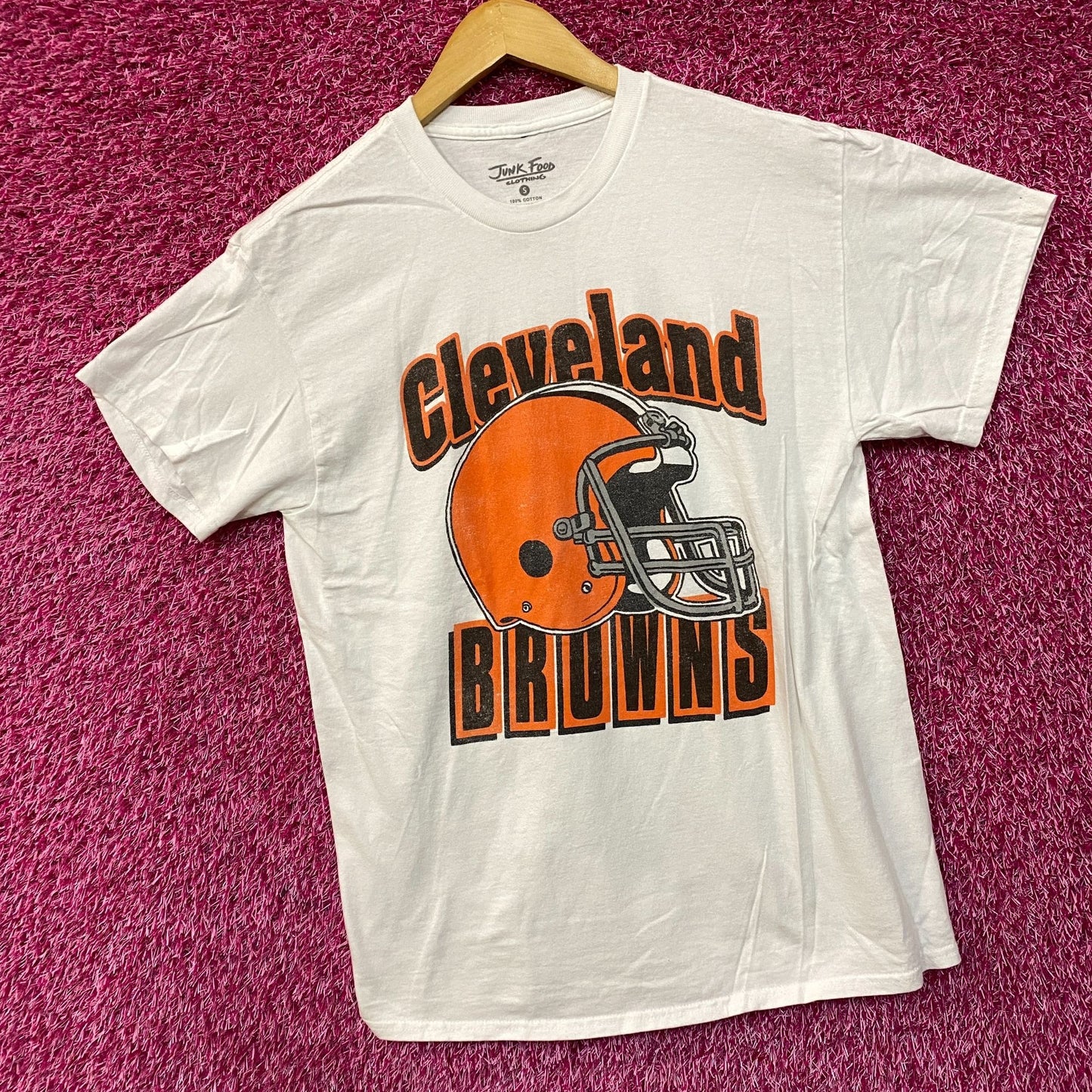 Junk Food Clothing NFL Cleveland Browns Throwback Helmet T-Shirt Small