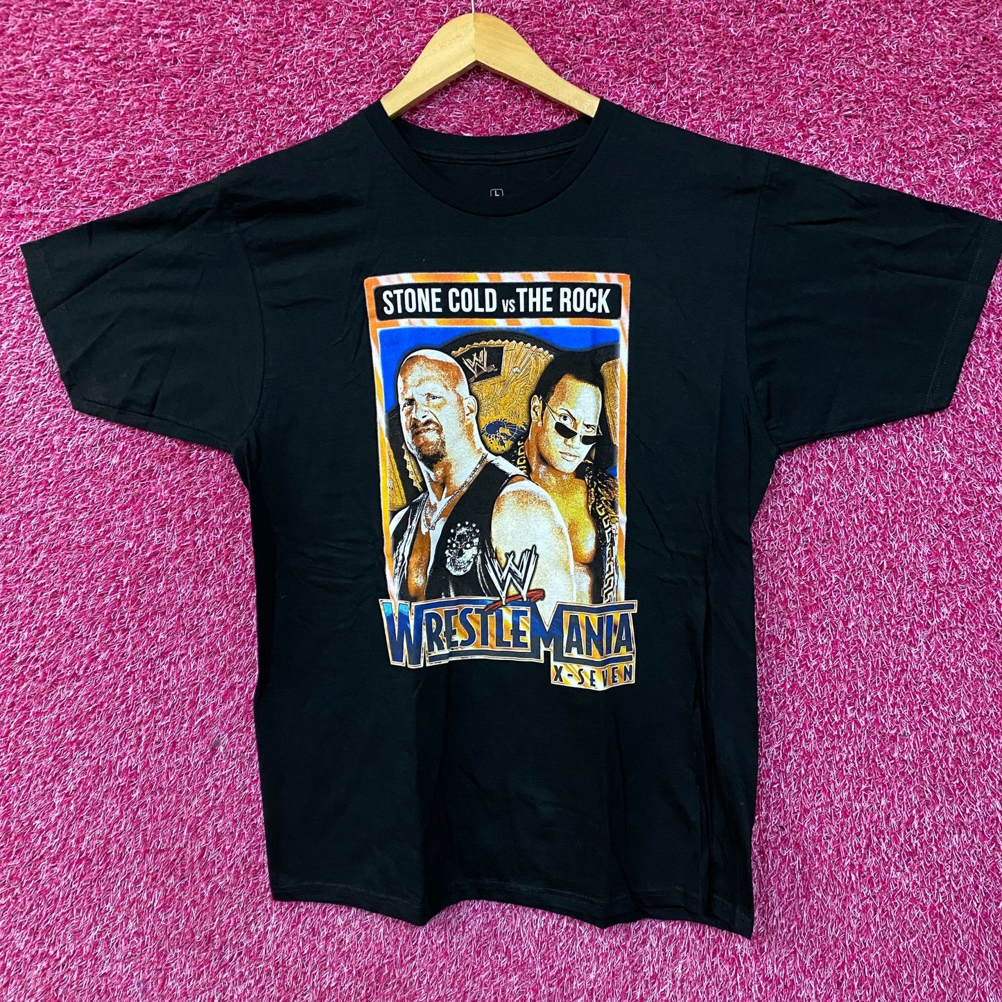 WWE Stone Cold Steven Austen vs Dwayne The Rock Johnson T-Shirt Large