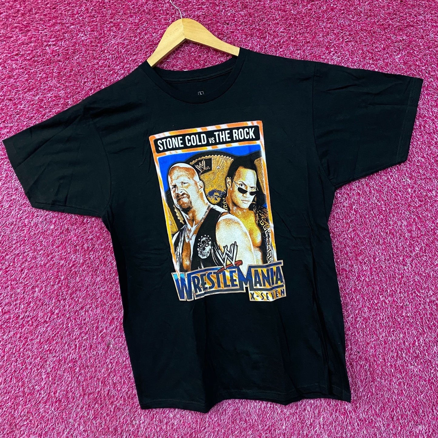 WWE Stone Cold Steven Austen vs Dwayne The Rock Johnson T-Shirt Large
