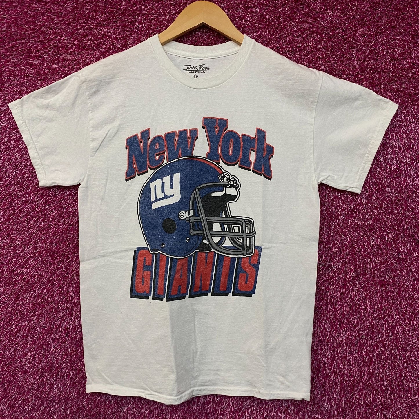 Junk Food Clothing NFL New York Giants Throwback Helmet Logo T-Shirt Small