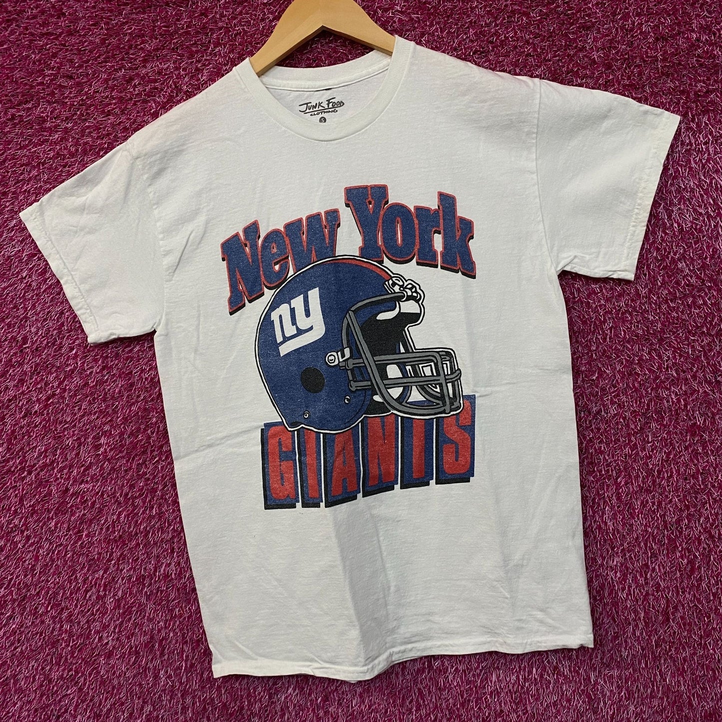 Junk Food Clothing NFL New York Giants Throwback Helmet Logo T-Shirt Small
