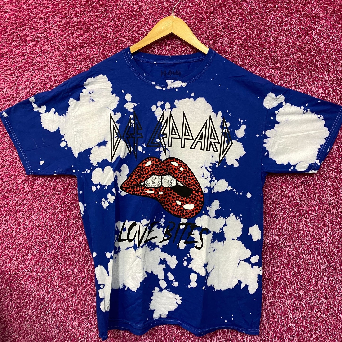Def Leppard Love Bites Hysteria Graphic Tie Dye T-Shirt Medium
