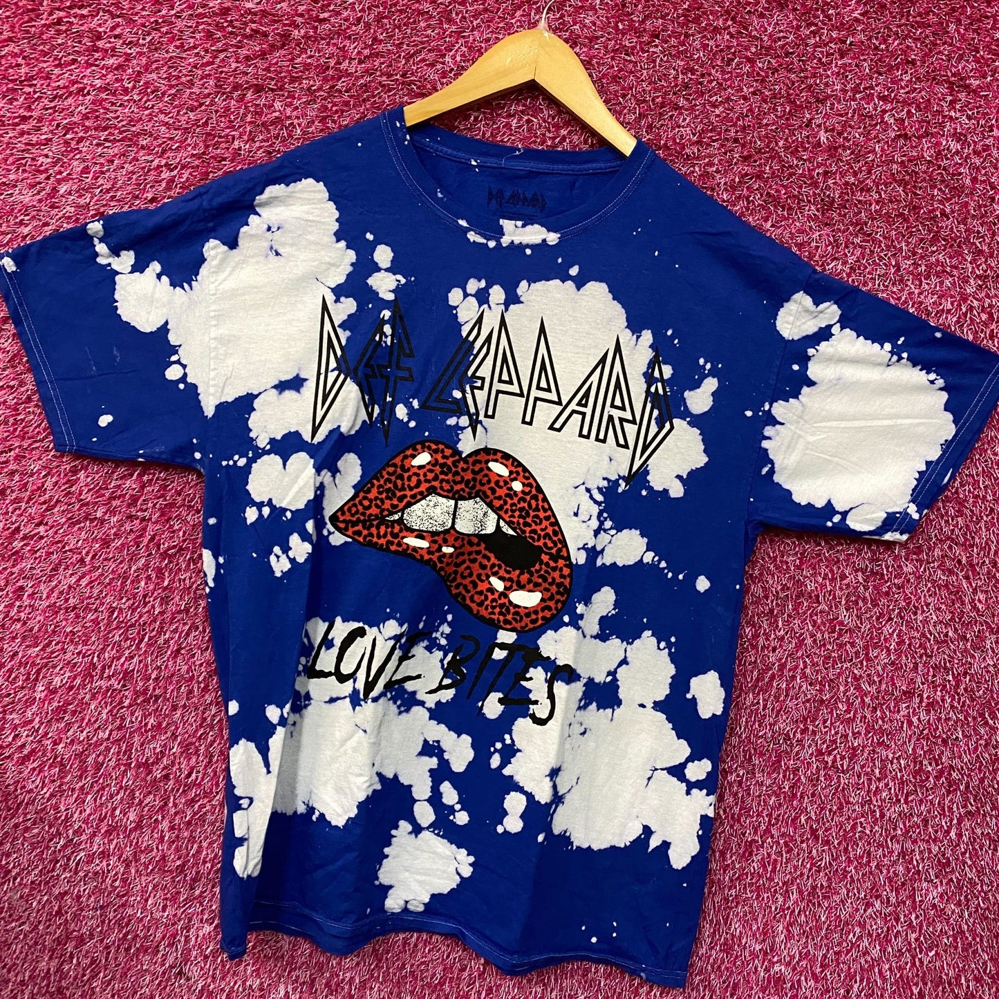 Def Leppard Love Bites Hysteria Graphic Tie Dye T-Shirt Medium