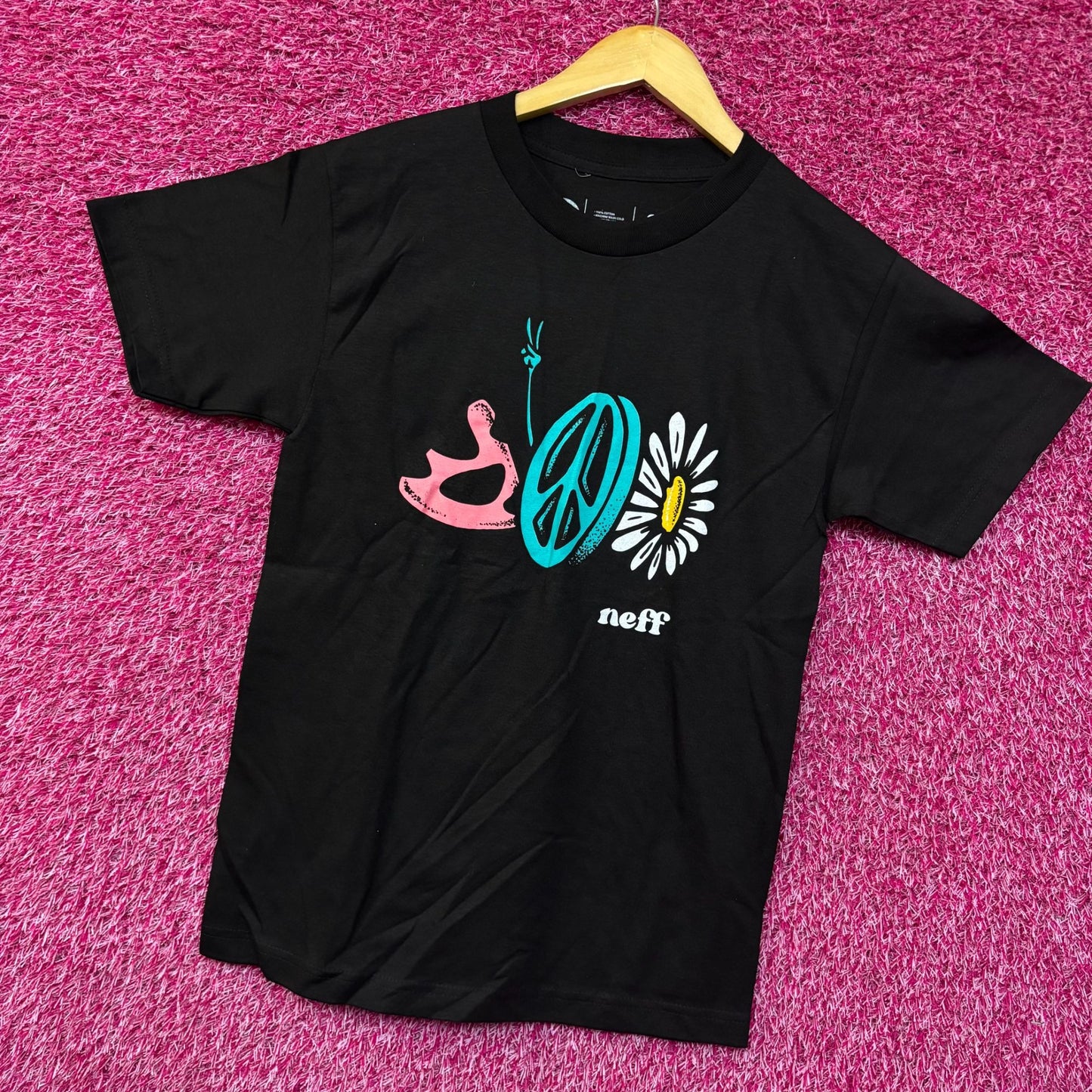 Neff Peace Sign Graphic Design T-Shirt Small