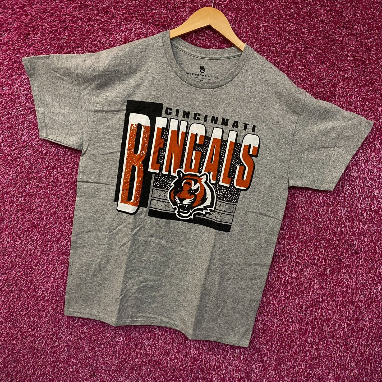 Junk Food Clothing NFL Cincinnati Bengals Complete T-Shirt Medium