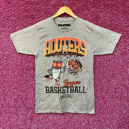 Hooters League Basketball Since 1983 Retro Style T-Shirt Small