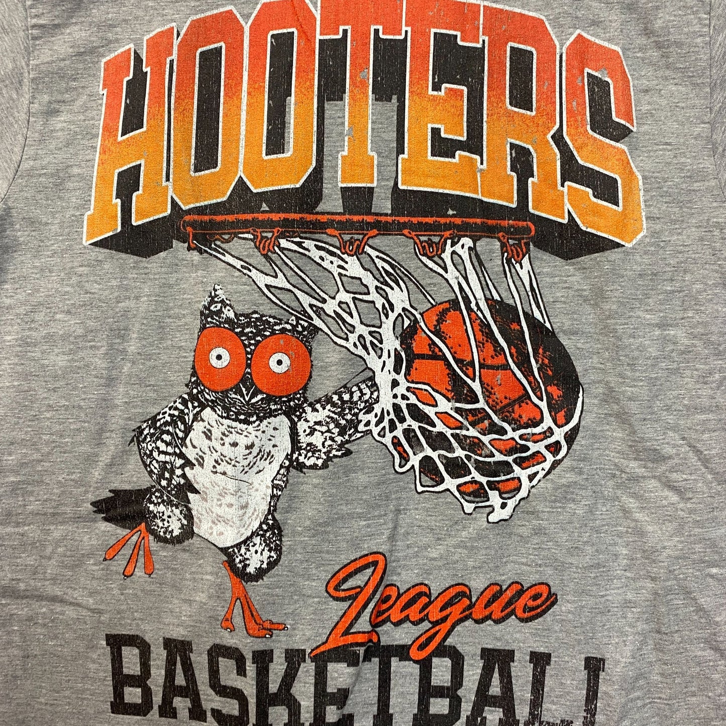 Hooters League Basketball Since 1983 Retro Style T-Shirt Small