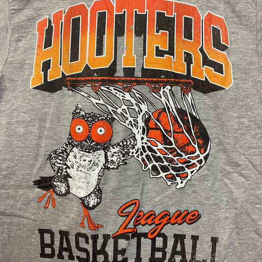 Hooters League Basketball Since 1983 Retro Style T-Shirt Small