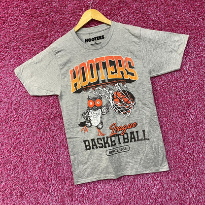 Hooters League Basketball Since 1983 Retro Style T-Shirt Small