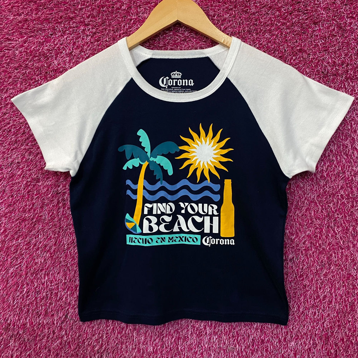 Corona Cerveza "Find Your Beach" Hecho En Mexico Raglan Crop Baby Tee XL