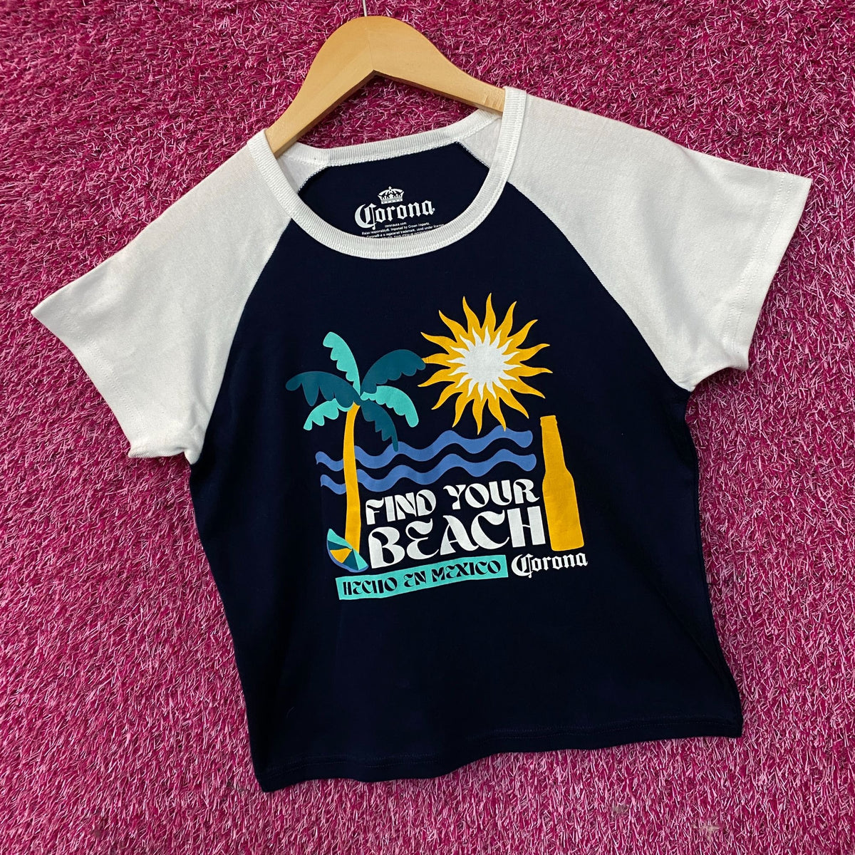 Corona Cerveza "Find Your Beach" Hecho En Mexico Raglan Crop Baby Tee XL