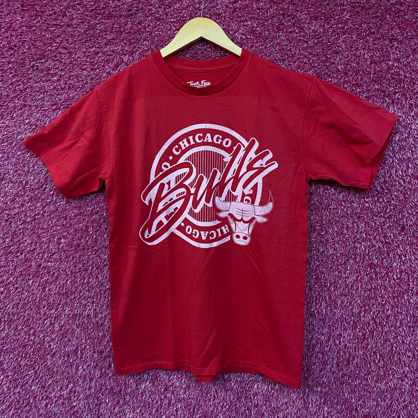 Junk Food Clothing NBA Chicago Bulls Crest Vintage Style Tee Small