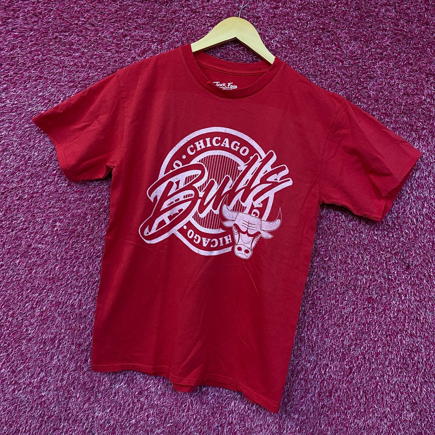 Junk Food Clothing NBA Chicago Bulls Crest Vintage Style Tee Small