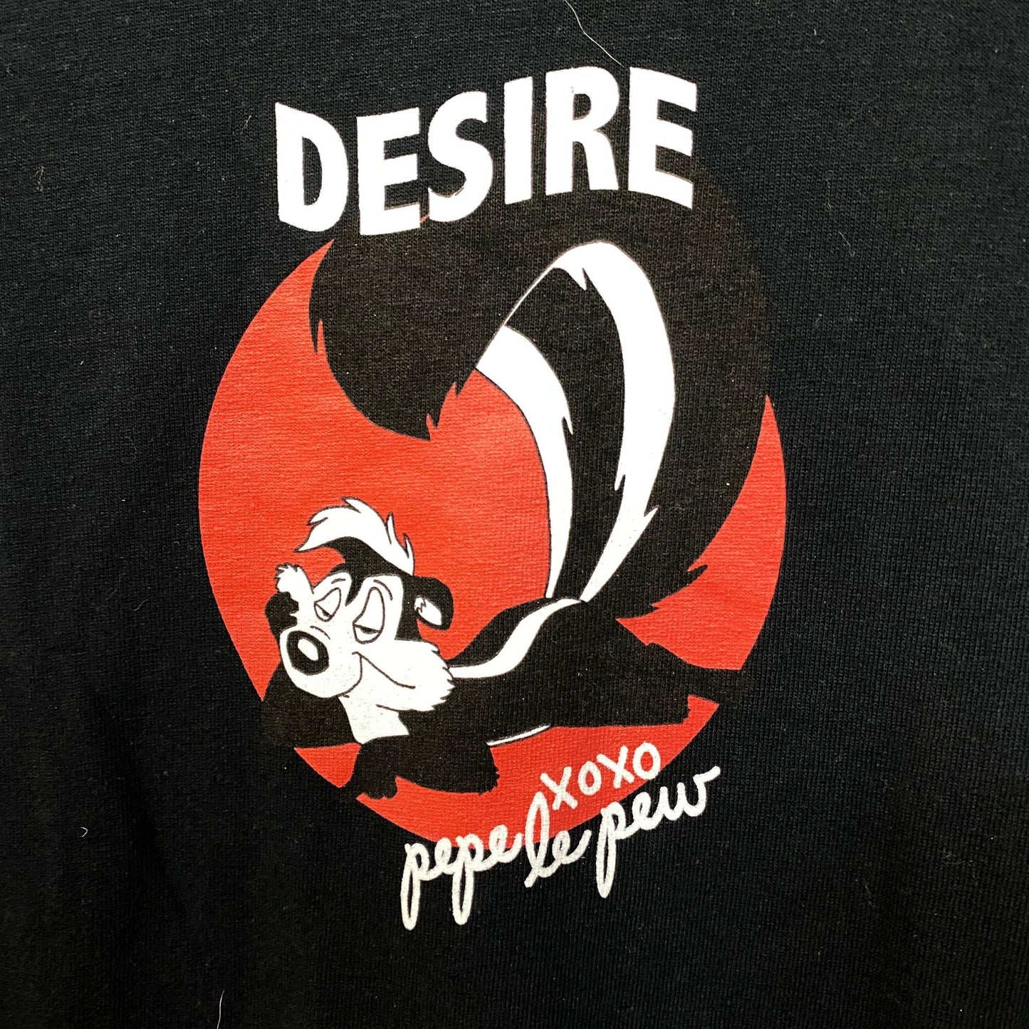 Looney Tune Pepe Le Pew Desire XOXO T-Shirt Medium