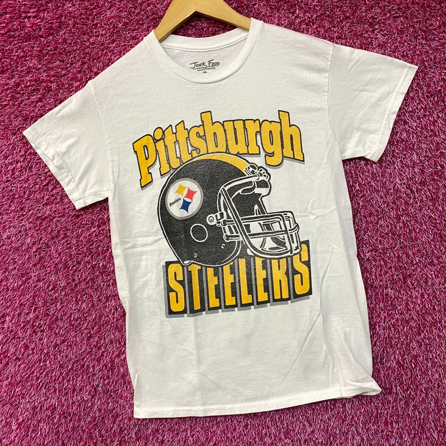 Junk Food Pittsburgh Steelers Football Helmet Logo T-Shirt XS