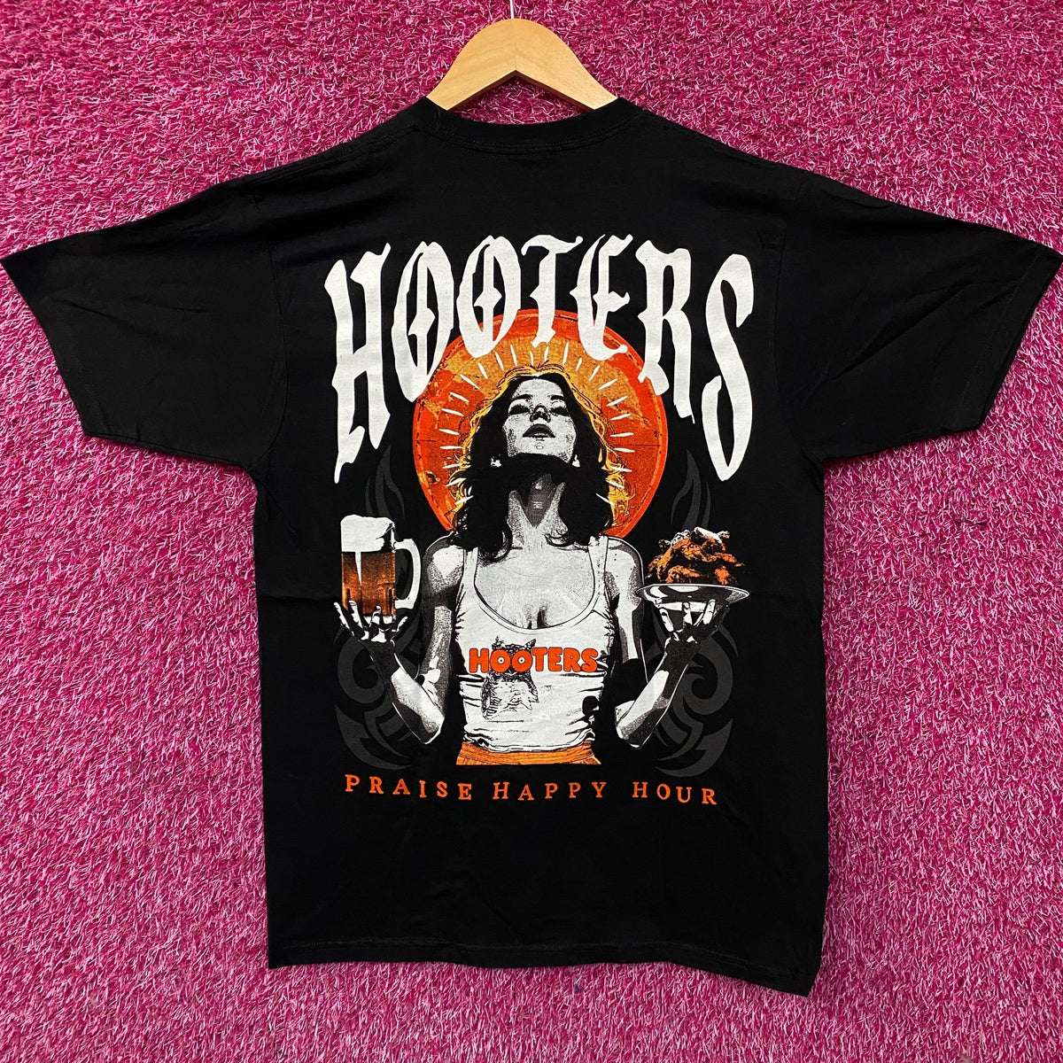 Ripple Junction Hooters Praise Happy Hour Graphic T-Shirt Medium