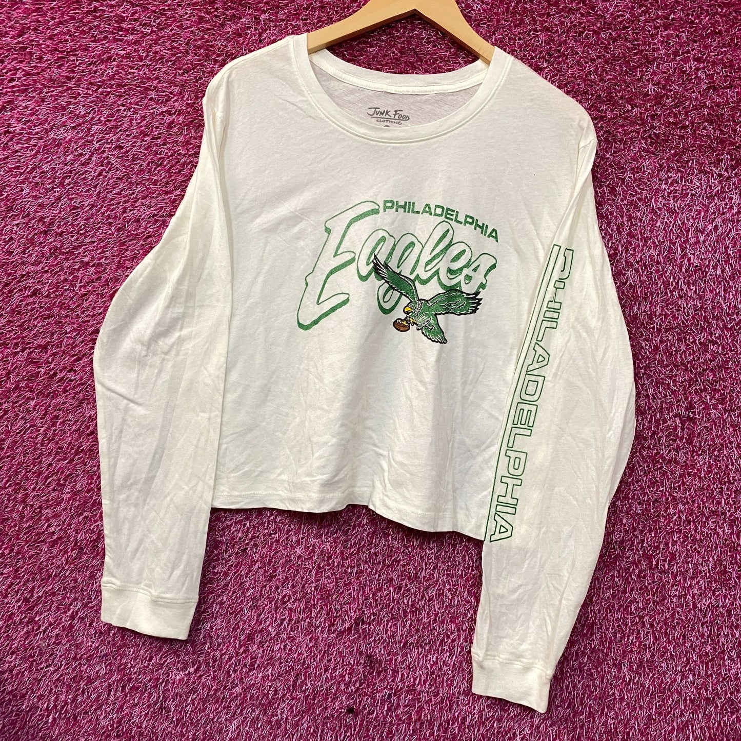Junk Food Clothing NFL Philadelphia Eagles Touchdown Long Sleeve Cropped T-Shirt Large