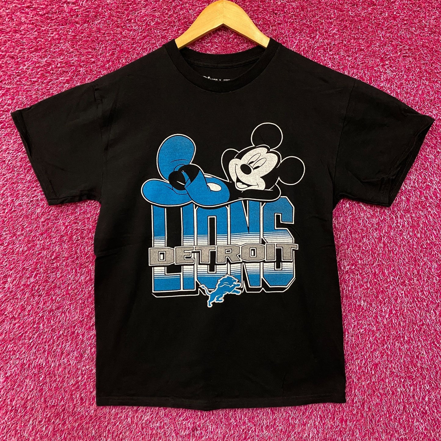 Disney x Junk Food NFL Detroit Lions Mickey Mouse Kick Back Shirt Small