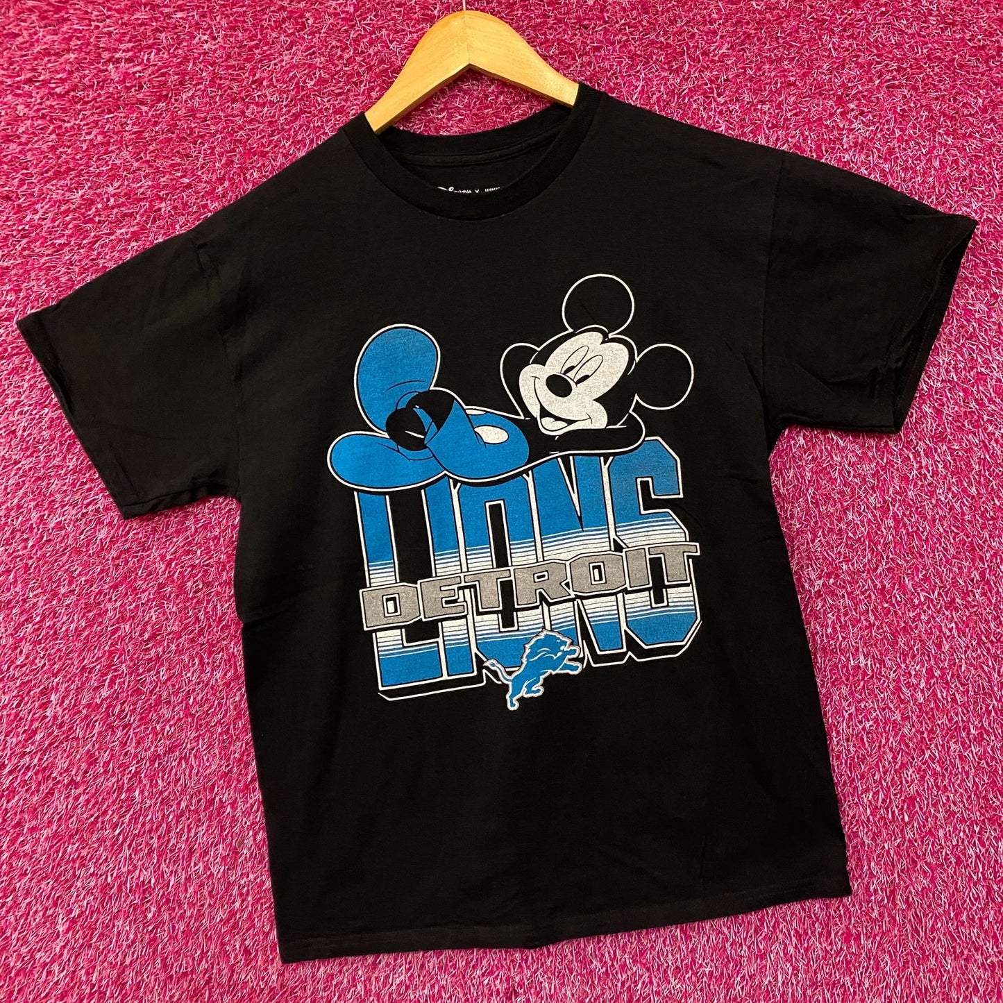 Disney x Junk Food NFL Detroit Lions Mickey Mouse Kick Back Shirt Small