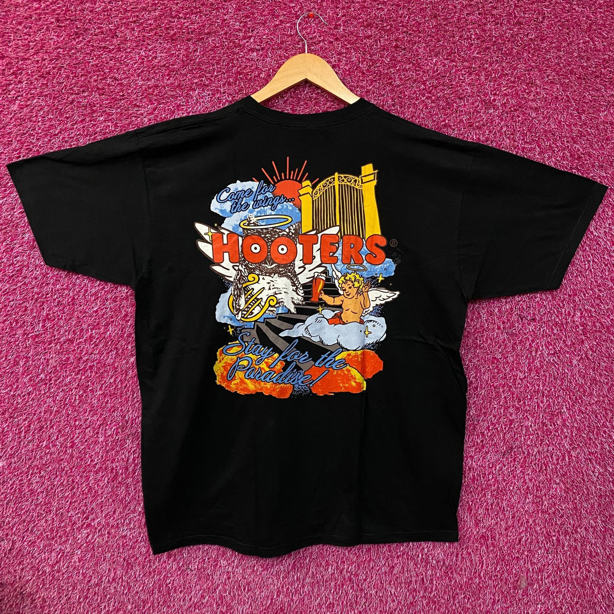 Hooters "Where Angels Get Their Wings!" Graphic T-Shirt XL